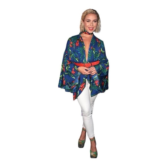 Boohoo Sapphire Blue Red Hibiscus
Waist  Kimono Jacket sz 10
Bell sleeves - Picture 4 of 13